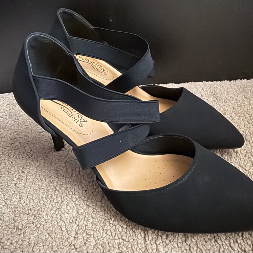 City Classified Comfort Black Pointed Toe Heels Elastic Strap Low Heel‎ Size 9